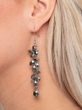 Paparazzi Jewelry Accessories - Unlimited Luster - Silver Earrings - Vintage